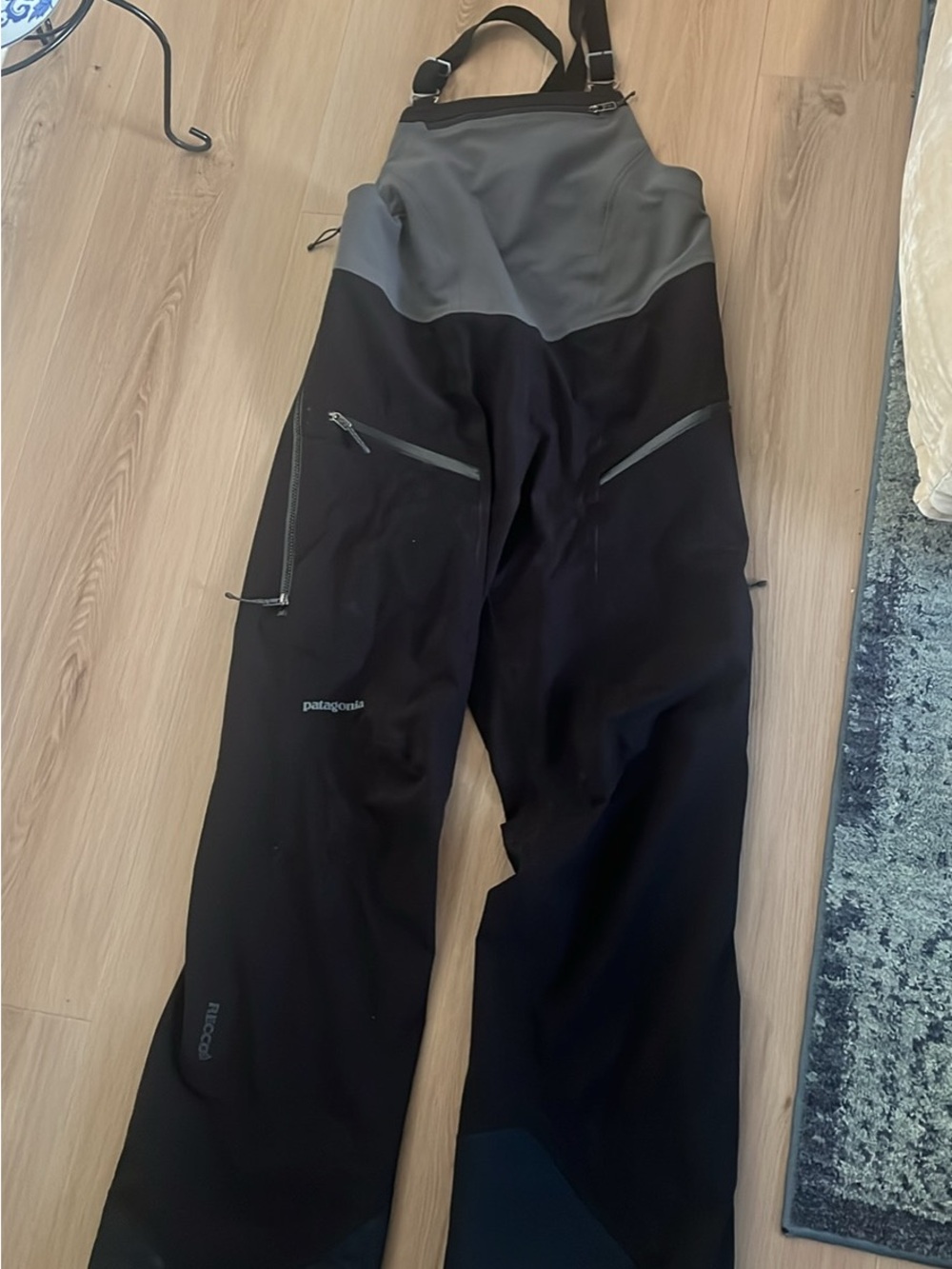 Patagonia Women’s M Black & Gray Technical Ski Bibs
